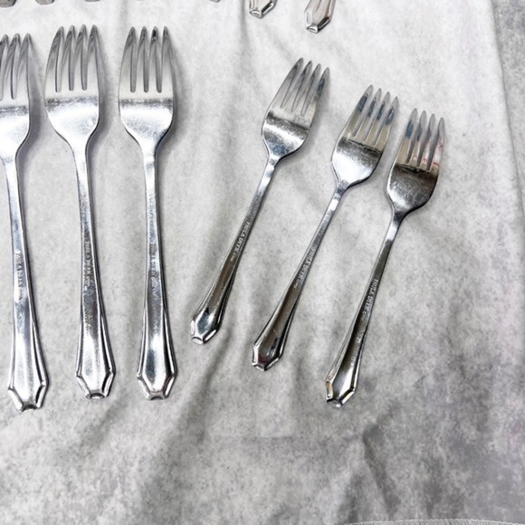 Paula Deen 24-Piece Stainless Steel Flatware Set Silverware - Picture 11 of 15